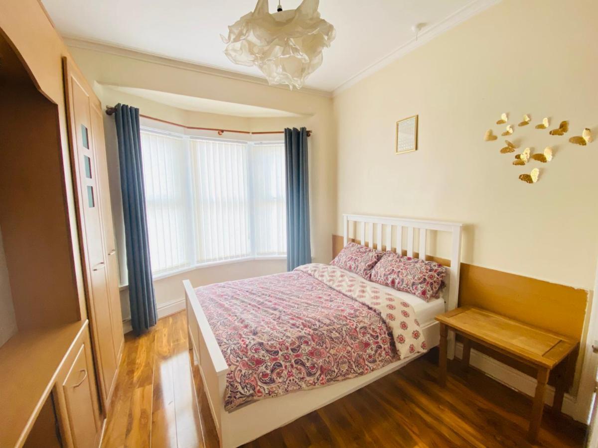 Entire 4 Bedroom House - Ev Point & Free Parking ليفربول المظهر الخارجي الصورة